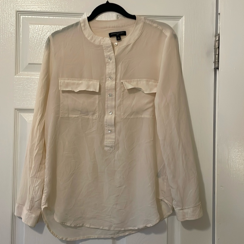 Beautiful silk Banana Republic shirt medium